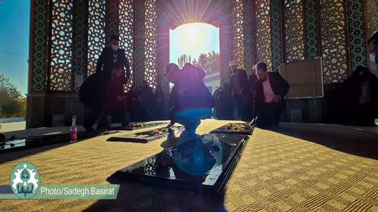 گردهمایی صبحگاهی و عطرافشانی مزار شهدای گمنام در دانشگاه اصفهان برگزار شد 