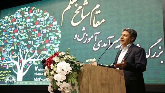 تأکید معاون آموزشی دانشگاه اصفهان بر تحول دیجیتال و مهارت‌محوری در آیین گرامی‌داشت روز معلم 