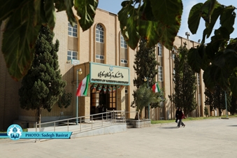 برگزاری برنامه بازدید رئیس دانشگاه از دانشکده زبان‌های خارجی در هشتم مهرماه