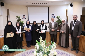 تجلیل از پنج بانوی کارمند دانشگاه اصفهان در هفته بسیج