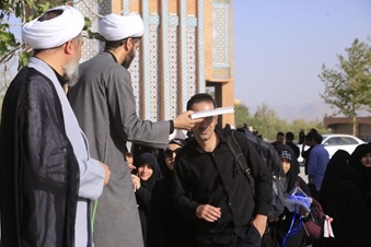 کاروان دانشگاه اصفهان به مراسم تشییع رهبر شهید اعزام شدند