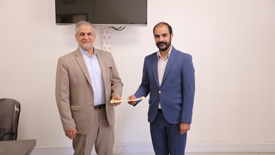رئیس دانشگاه اصفهان در مراسم تکریم و معارفه مدیر روابط عمومی تأکید کرد: روابط عمومی نوین؛ از «اطلاع‌رسانی منفعل» تا «روایت‌سازی فعال» و «افکارسنجی هوشمند»