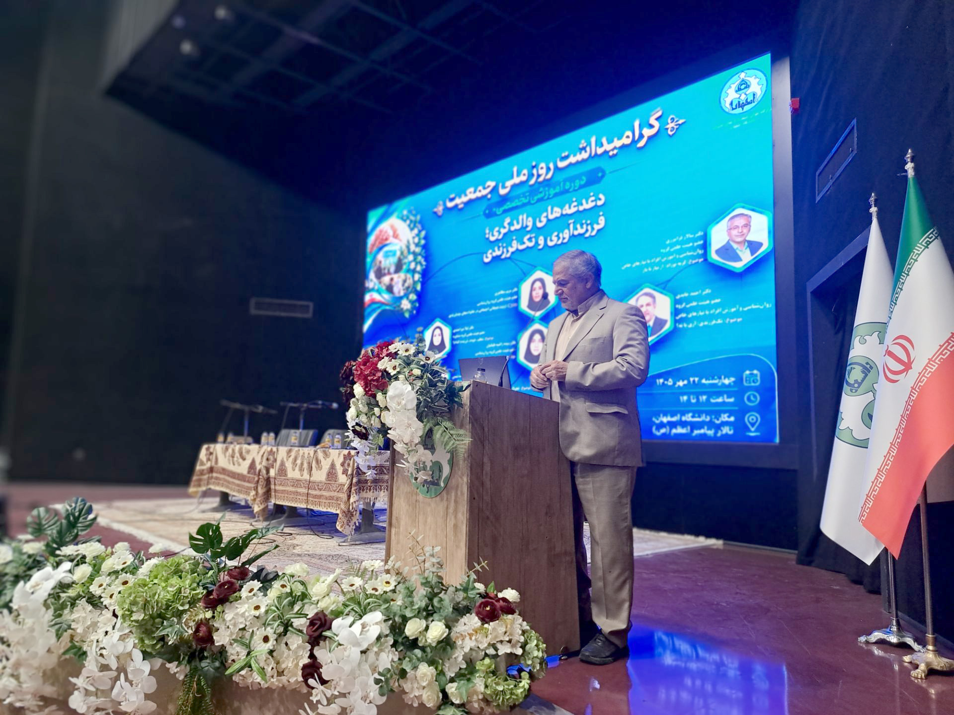 «مادری» بزرگ‌ترین افتخار و سرمایه اجتماعی است / گذر از فردگرایی افراطی، کلید حل بحران جمعیت است
