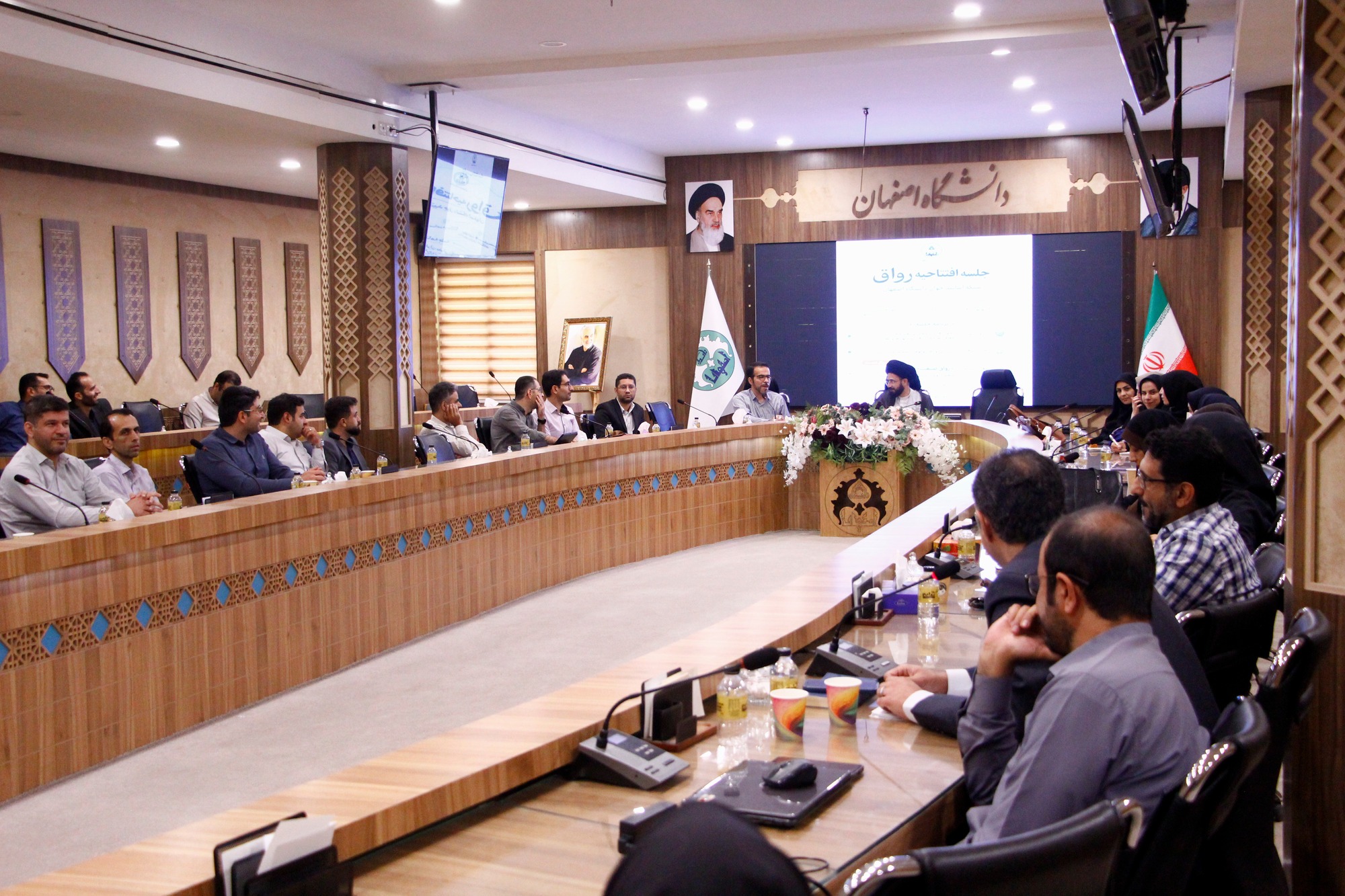 برگزاری رویداد «رواق»؛ آغاز به کار شبکه اساتید جوان دانشگاه اصفهان