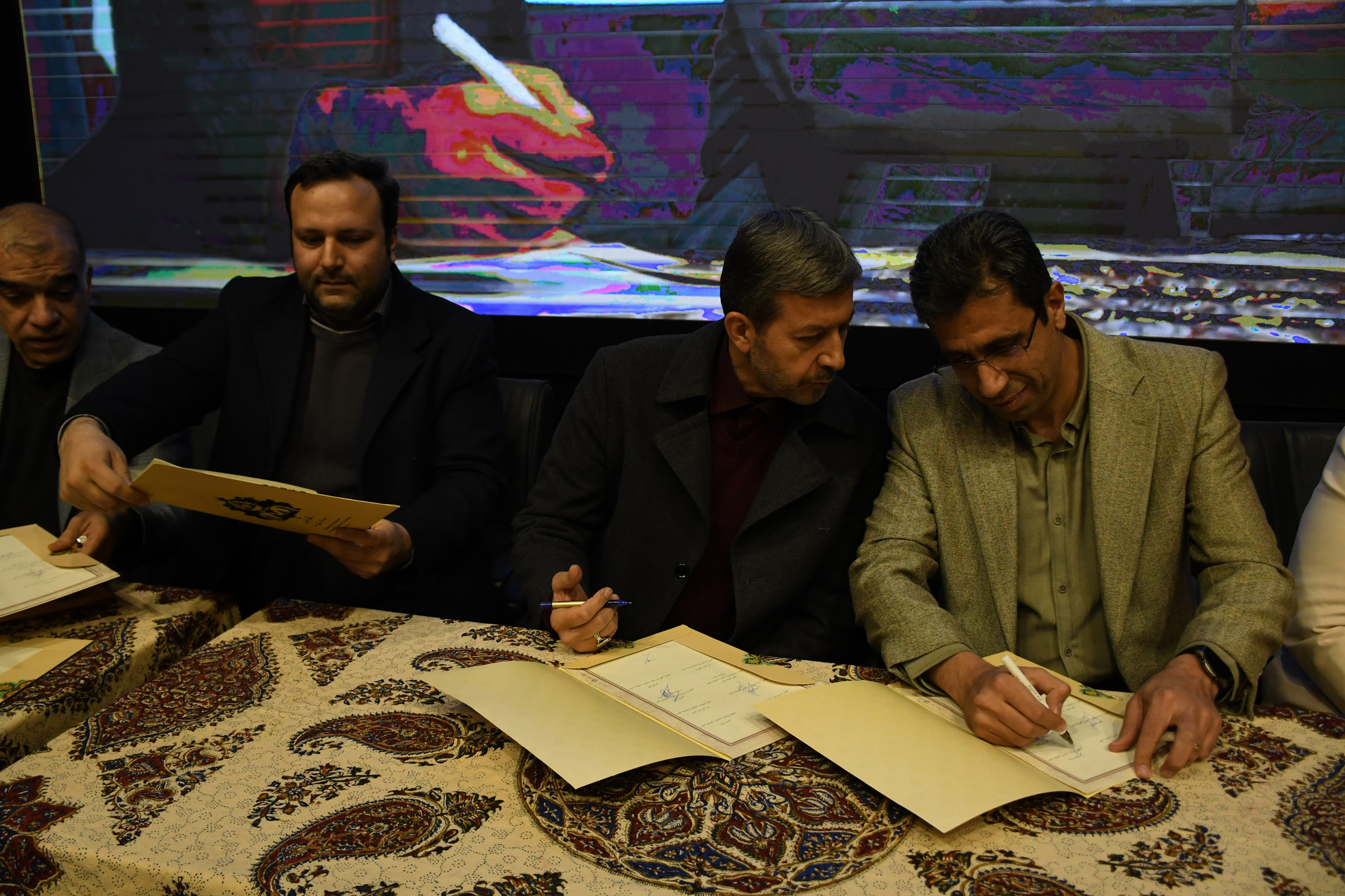 امضای دو تفاهم‌نامه مهم پژوهشی و گردشگری در آیین تجلیل از پژوهشگران برتر استان اصفهان