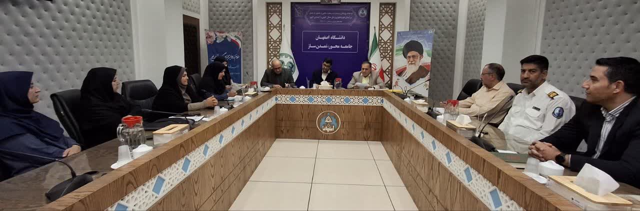 نشست مشترک معاون اداری مالی و مدیر منابع انسانی دانشگاه اصفهان با شورای صنفی؛ گامهایی برای اصلاح ساختار و ارتقاء