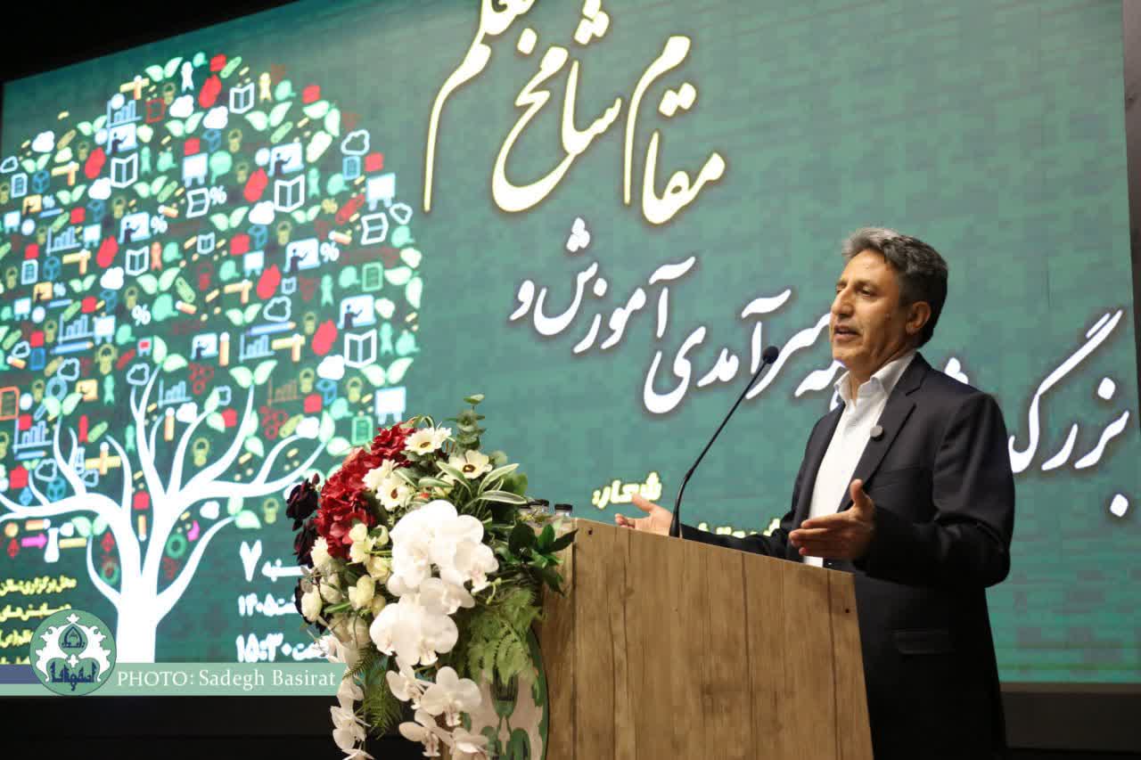 تأکید معاون آموزشی دانشگاه اصفهان بر تحول دیجیتال و مهارت‌محوری در آیین گرامی‌داشت روز معلم